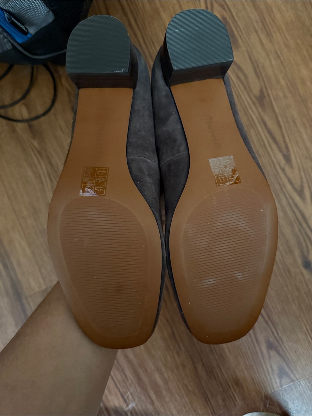The Greta Pump in Dark Roast - Picture 5 of 5
